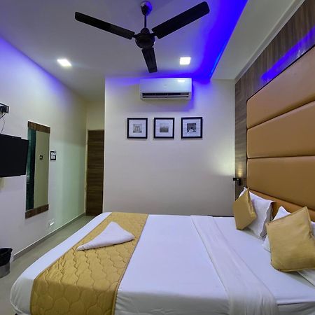 Hotel Blue Wellington - Near Mumbai Airport Room photo