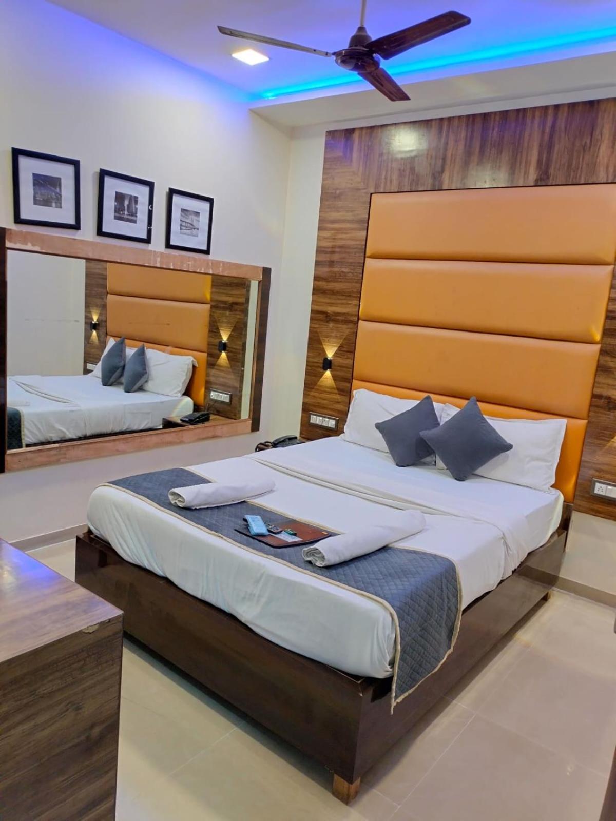 Hotel Blue Wellington - Near Mumbai Airport Exterior photo