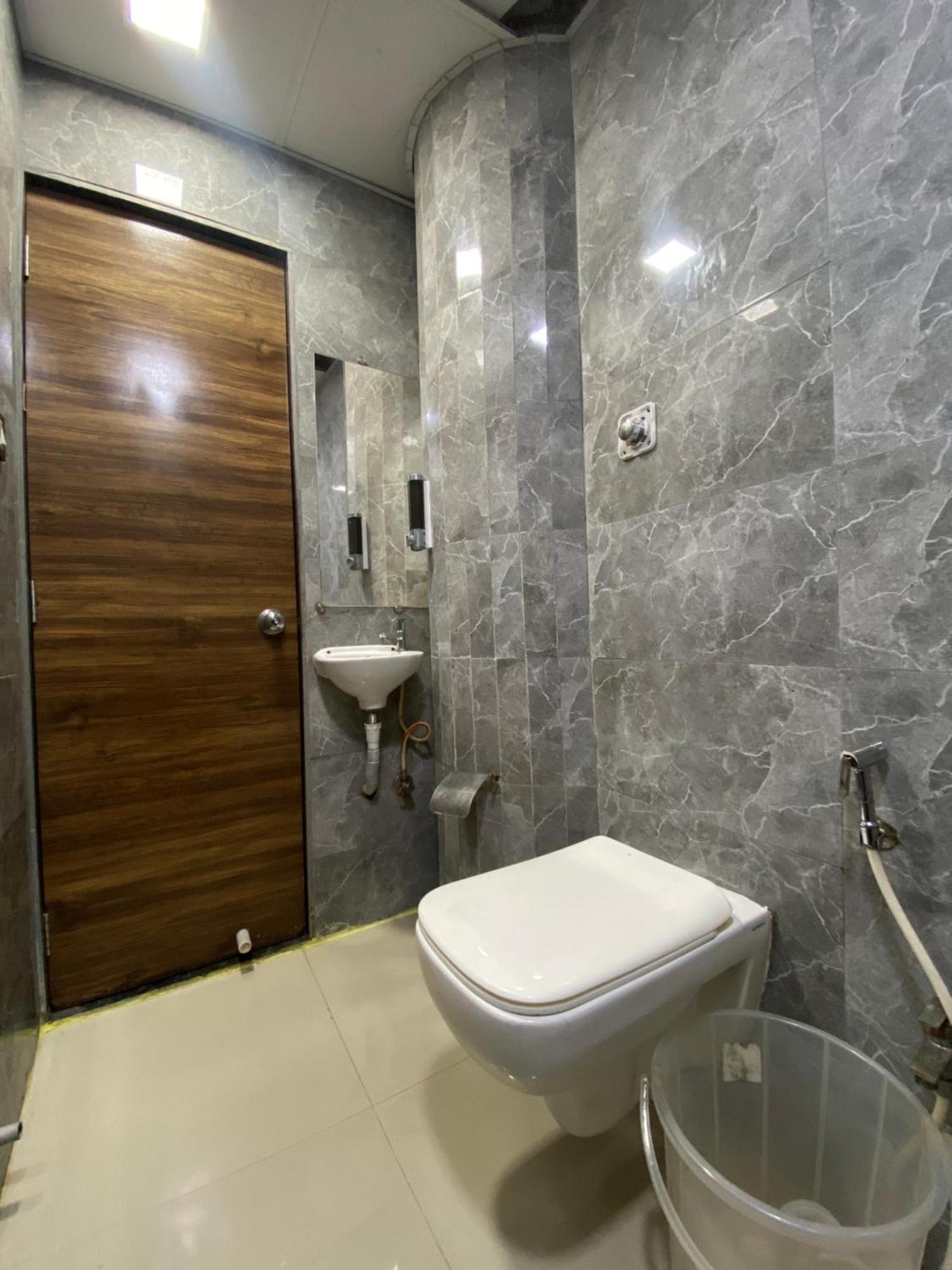 Hotel Blue Wellington - Near Mumbai Airport Exterior photo