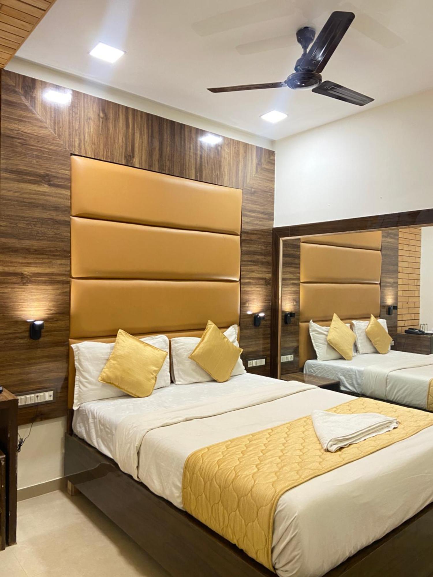 Hotel Blue Wellington - Near Mumbai Airport Exterior photo